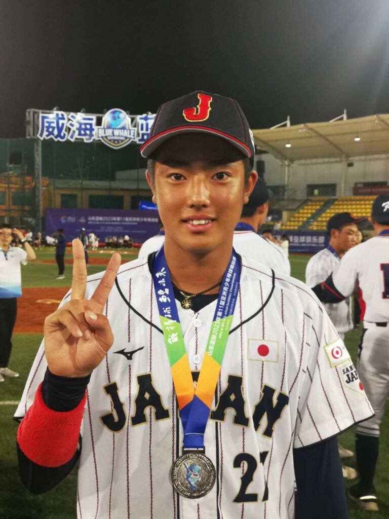 当チームの村雲脩吾選手が「第11回 BFA U15アジア選手権」に「侍ジャパンーU15代表」のメンバーとして出場し、日本代表は、見事準優勝の栄誉に輝きました！ ６試合中５試合に捕手として出場する等、大活躍でした！